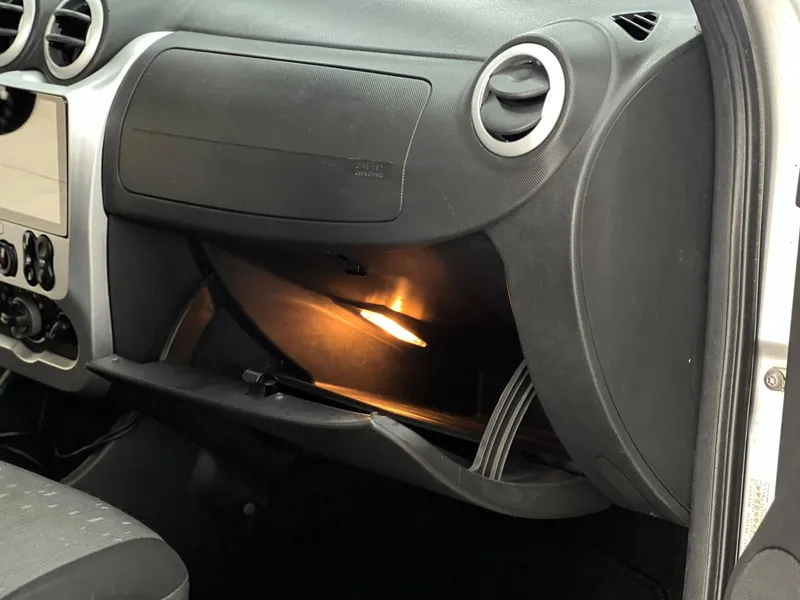Renault Logan Prata