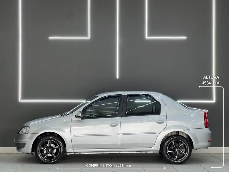 Renault Logan Prata