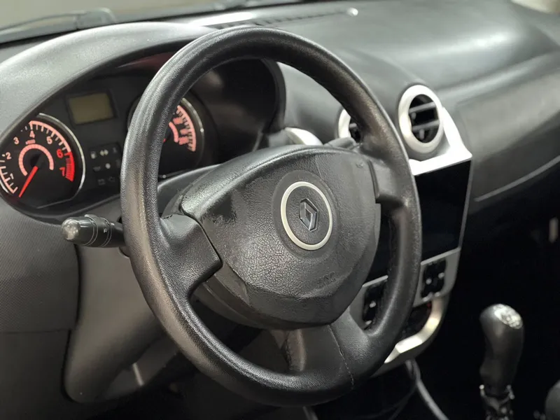 Renault Logan Prata