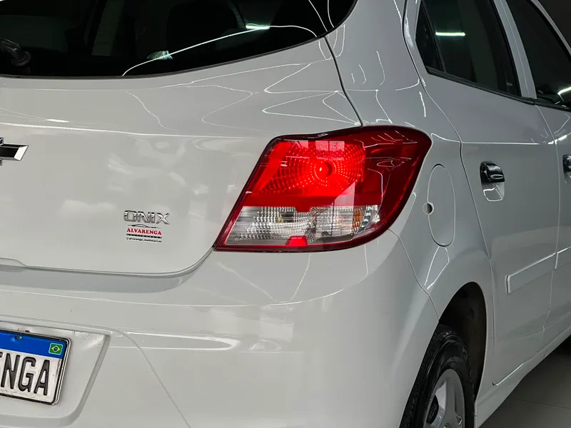 Chevrolet Onix Branco