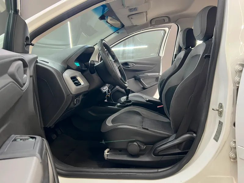 Chevrolet Onix Branco