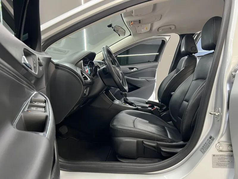 Chevrolet Cruze Sedan Prata