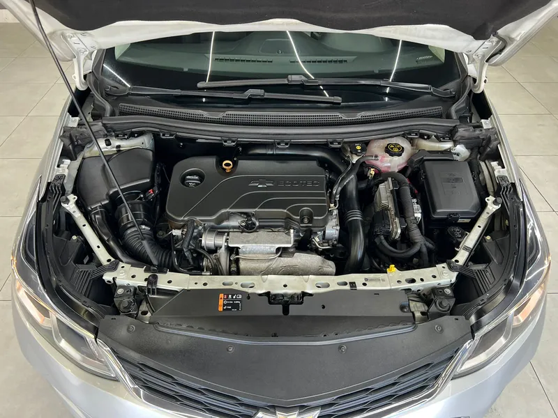 Chevrolet Cruze Sedan Prata