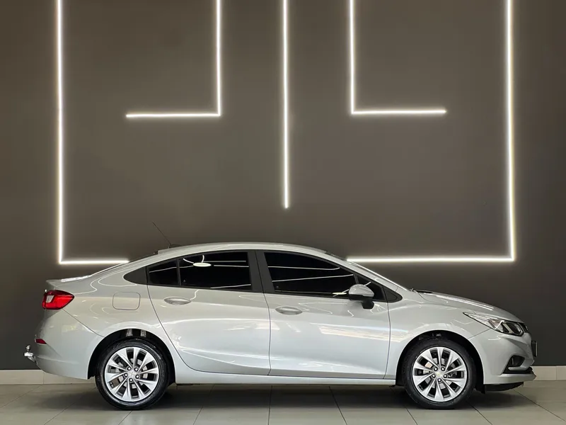 Chevrolet Cruze Sedan Prata