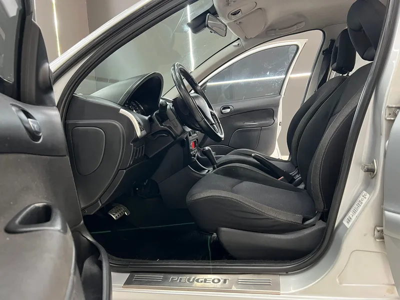 Peugeot 207 Prata