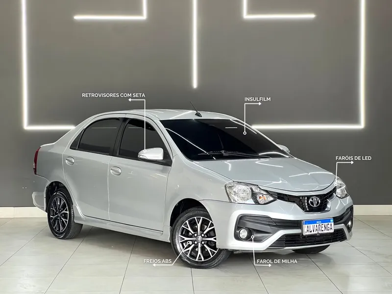 Toyota Etios Sedan Prata