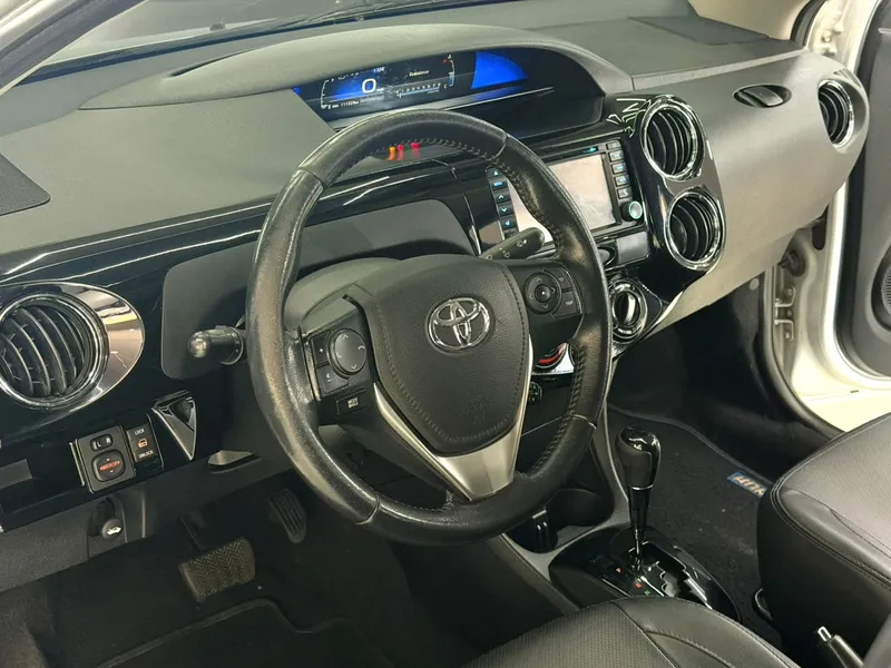 Toyota Etios Sedan Prata