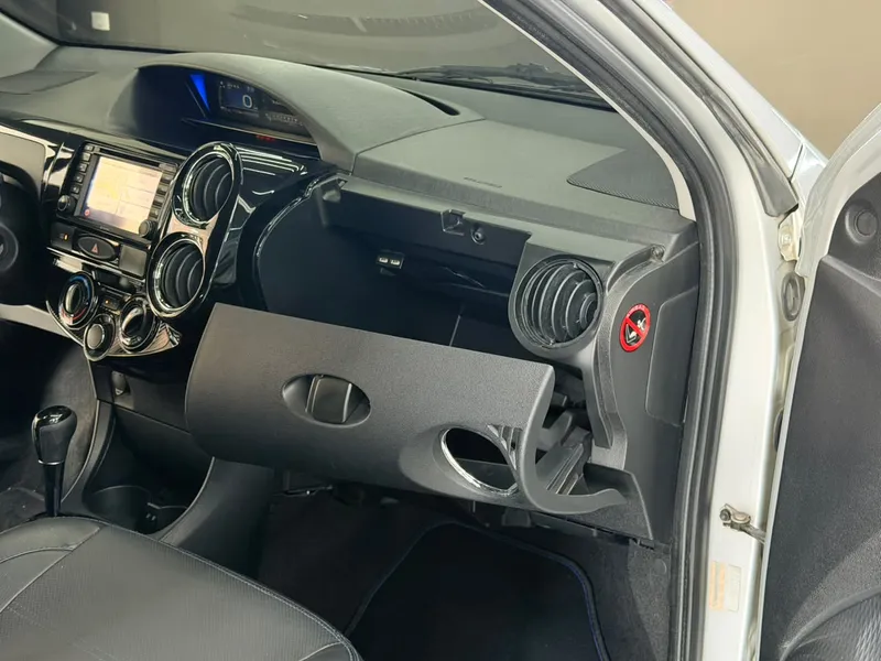 Toyota Etios Sedan Prata