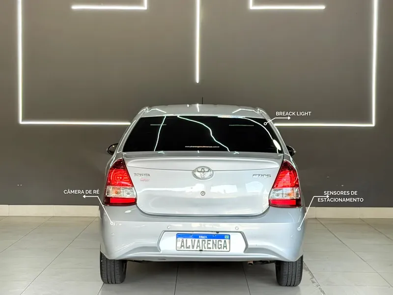 Toyota Etios Sedan Prata