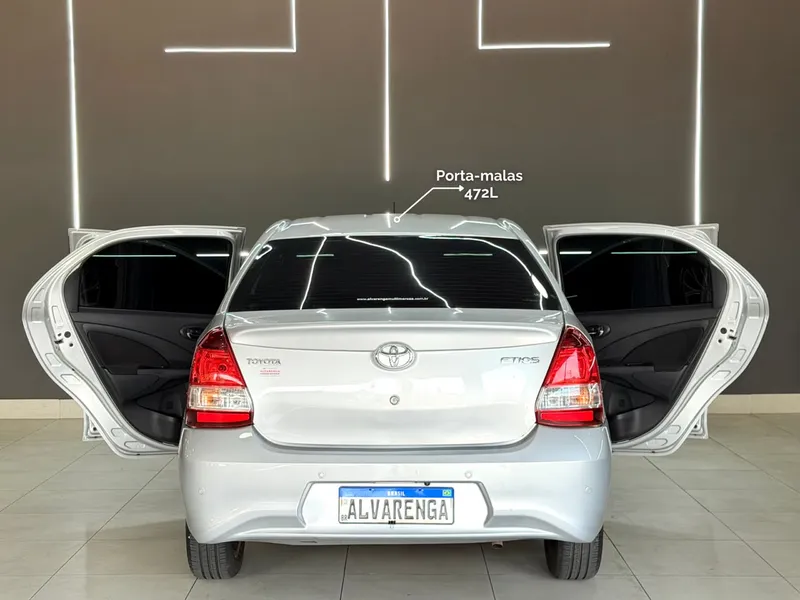 Toyota Etios Sedan Prata