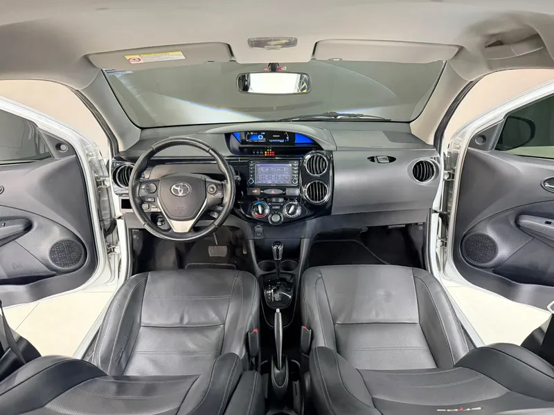 Toyota Etios Sedan Prata