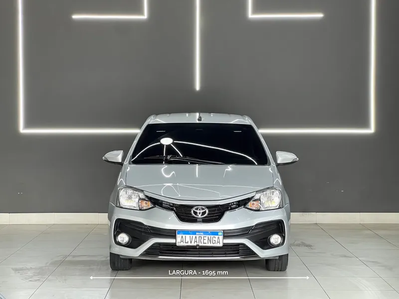 Toyota Etios Sedan Prata