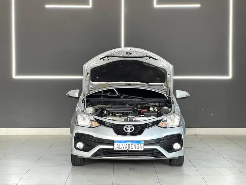Toyota Etios Sedan Prata