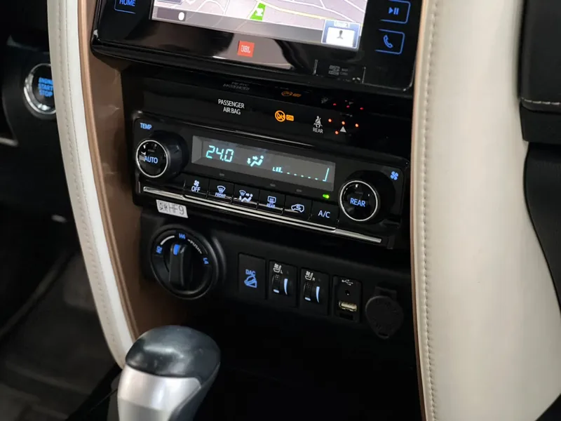 Toyota Hilux SW4 Preto