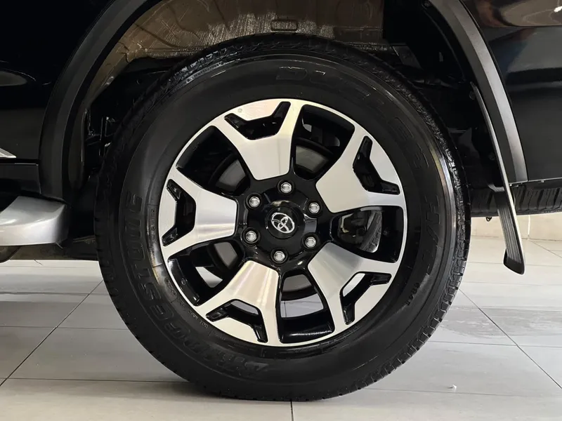 Toyota Hilux SW4 Preto