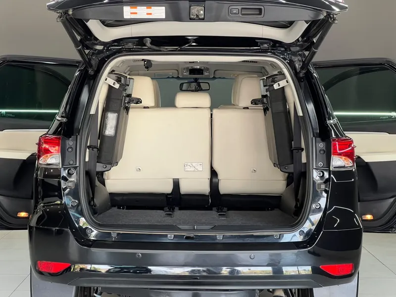 Toyota Hilux SW4 Preto