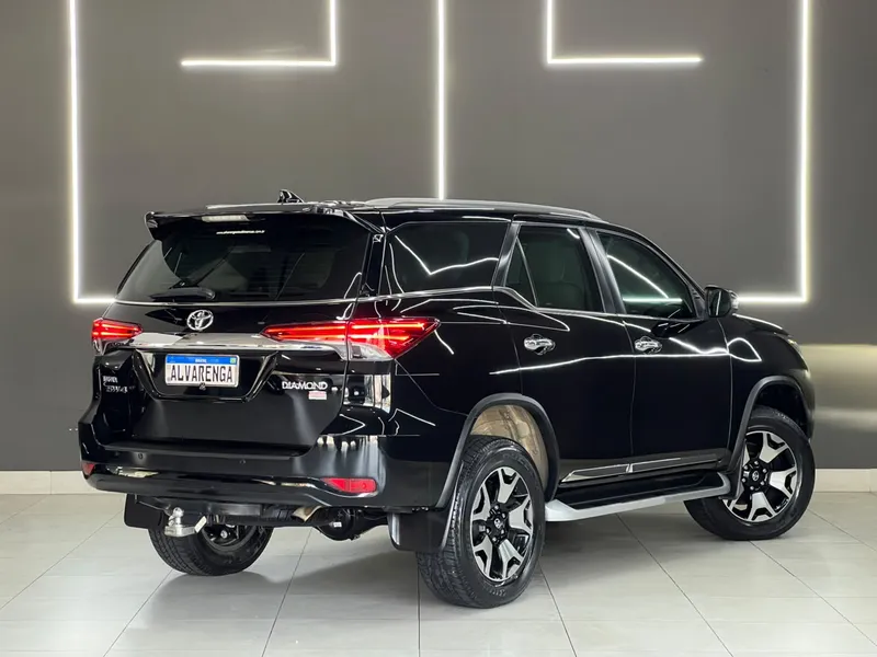 Toyota Hilux SW4 Preto