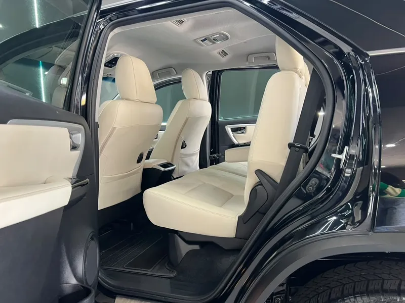Toyota Hilux SW4 Preto
