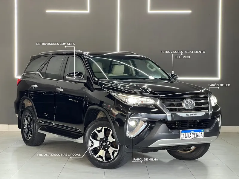 Toyota Hilux SW4 Preto