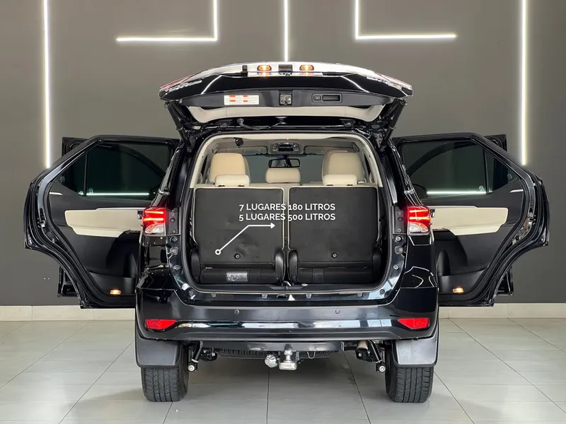 Toyota Hilux SW4 Preto