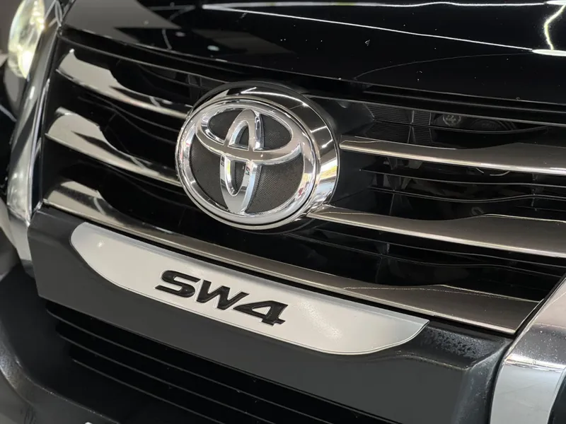 Toyota Hilux SW4 Preto