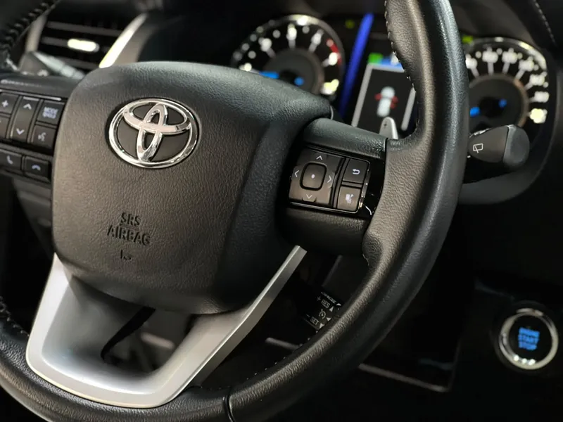 Toyota Hilux SW4 Preto