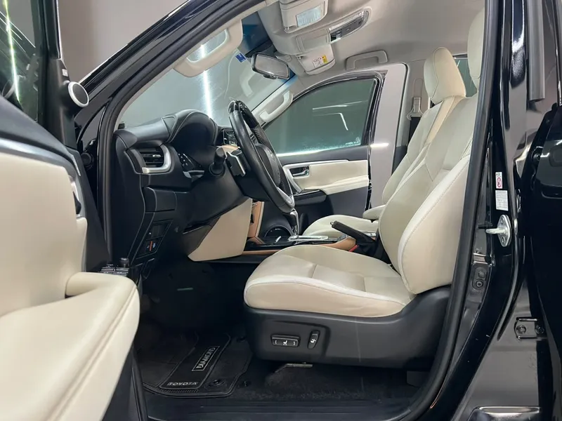 Toyota Hilux SW4 Preto