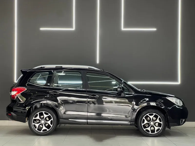 Subaru Forester Preto