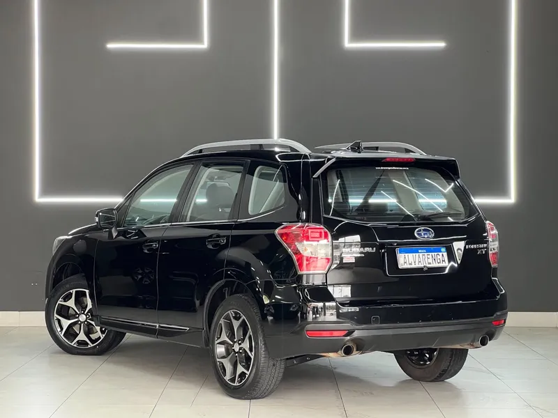 Subaru Forester Preto