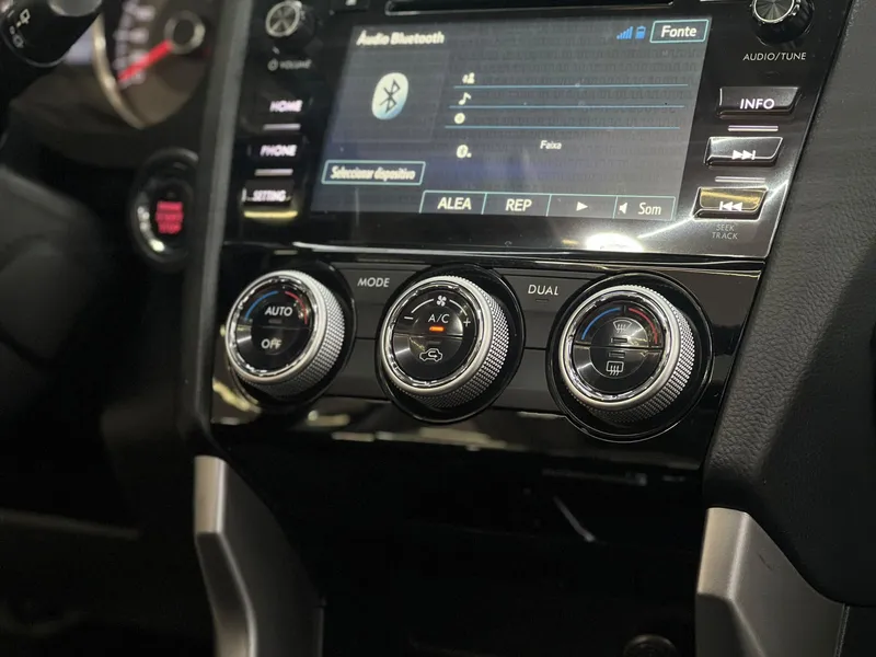 Subaru Forester Preto
