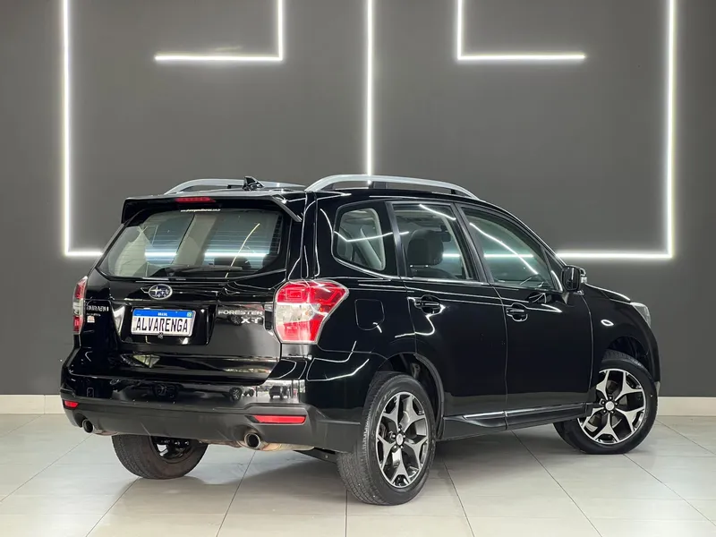 Subaru Forester Preto