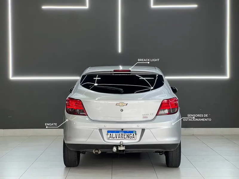 Chevrolet Onix Prata