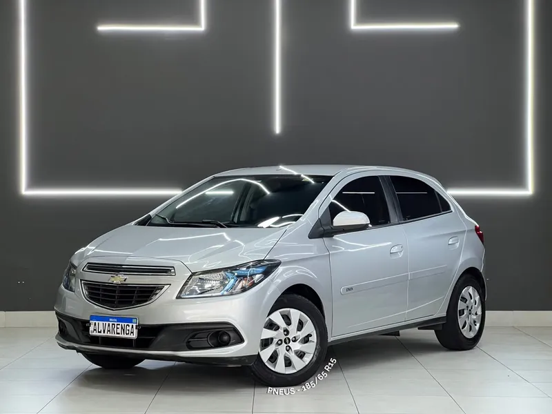 Chevrolet Onix Prata