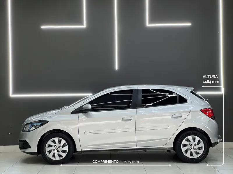 Chevrolet Onix Prata