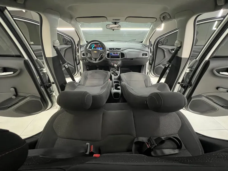Chevrolet Onix Prata