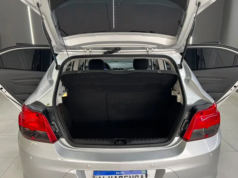 Chevrolet Onix Prata