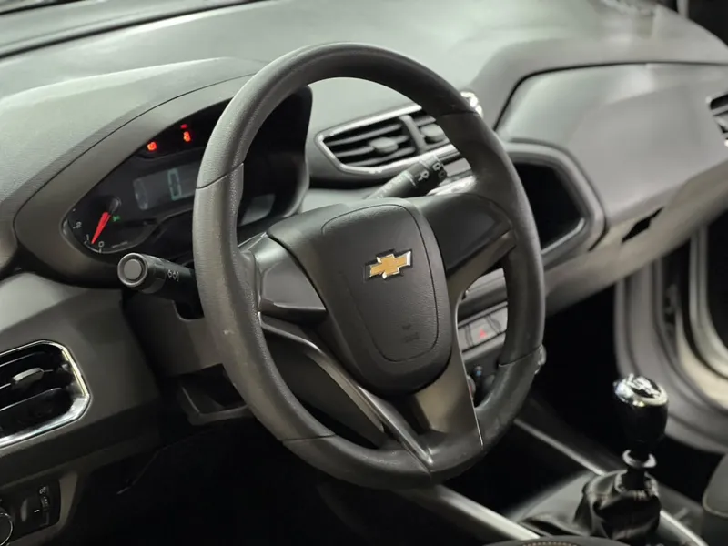 Chevrolet Onix Prata