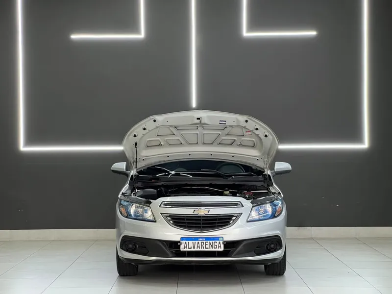 Chevrolet Onix Prata