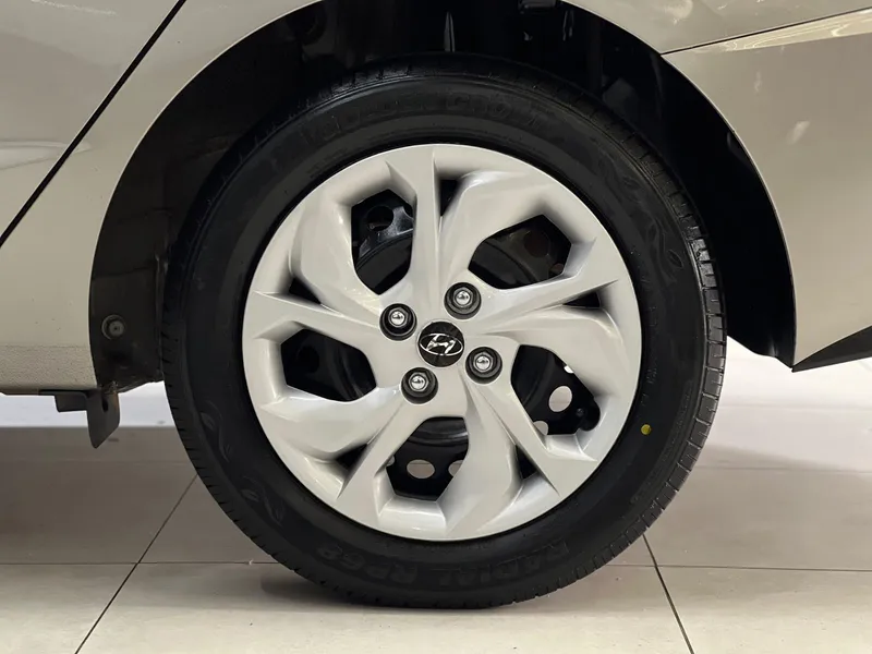 Hyundai HB20S Prata