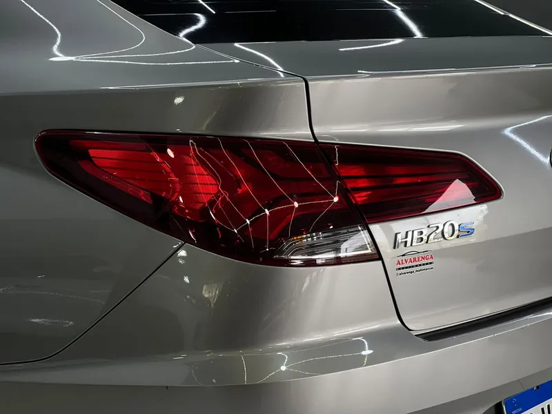 Hyundai HB20S Prata