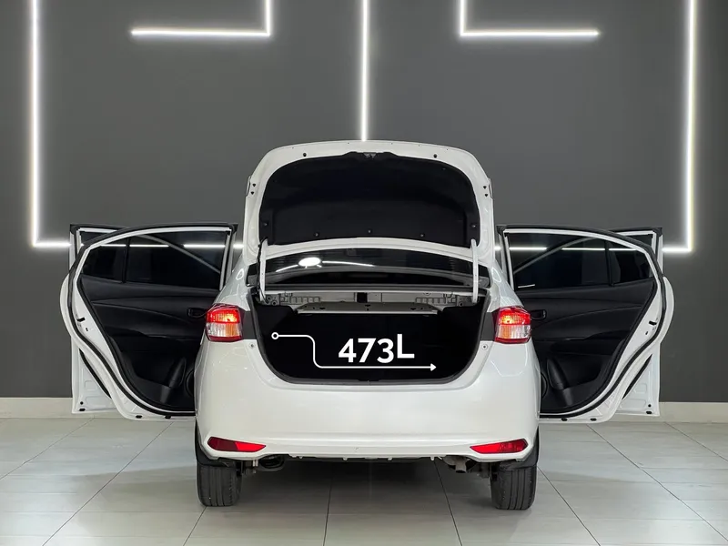 Toyota Yaris Sedan Branco