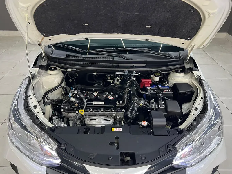 Toyota Yaris Sedan Branco
