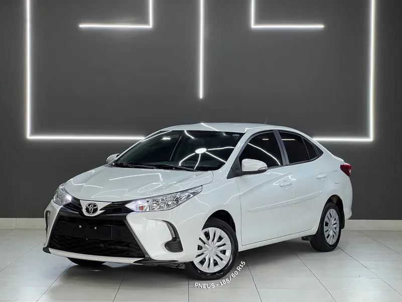 Toyota Yaris Sedan Branco
