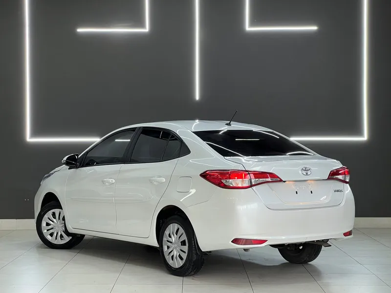 Toyota Yaris Sedan Branco