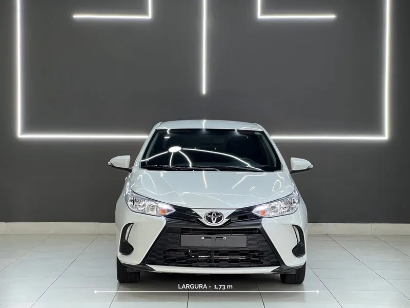 Toyota Yaris Sedan Branco