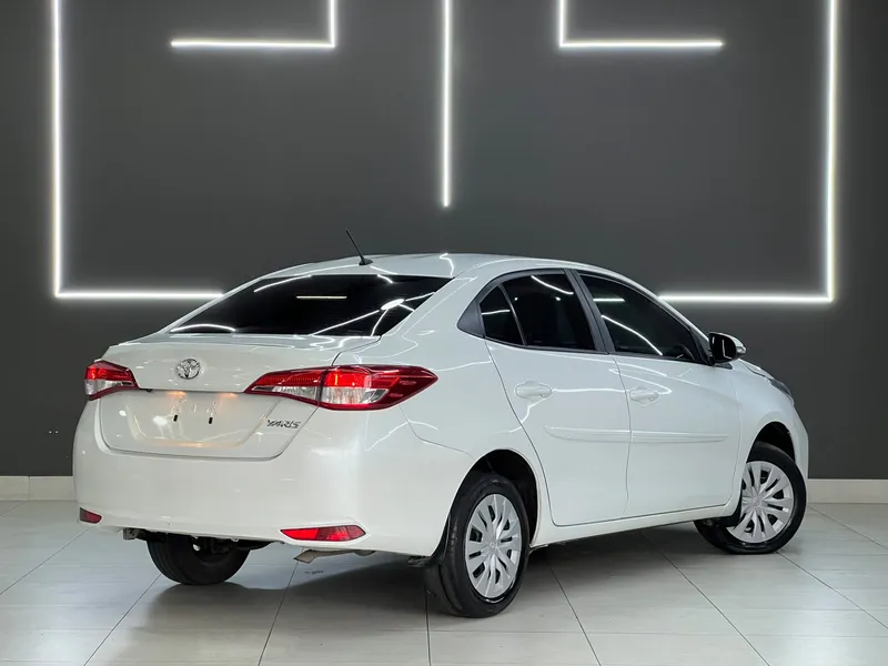 Toyota Yaris Sedan Branco