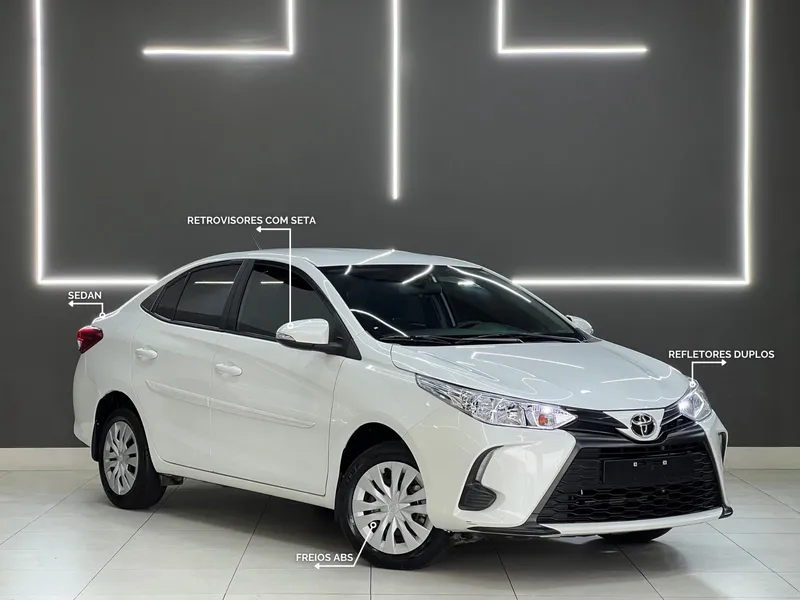 Toyota Yaris Sedan Branco