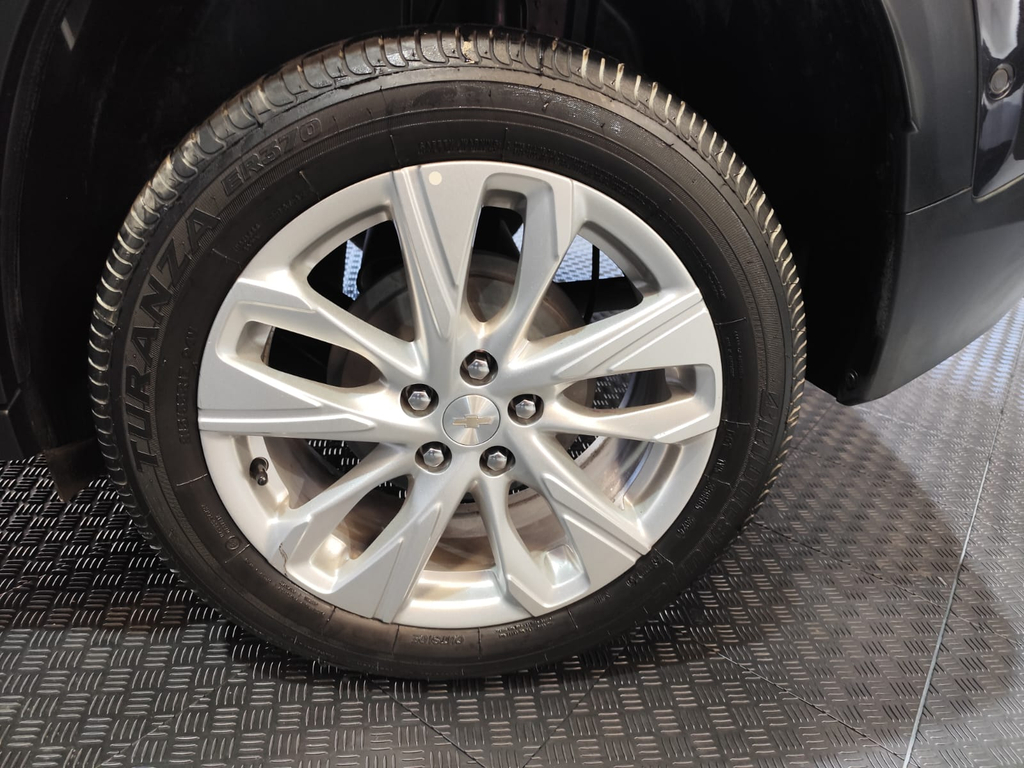 Chevrolet Tracker Cinza