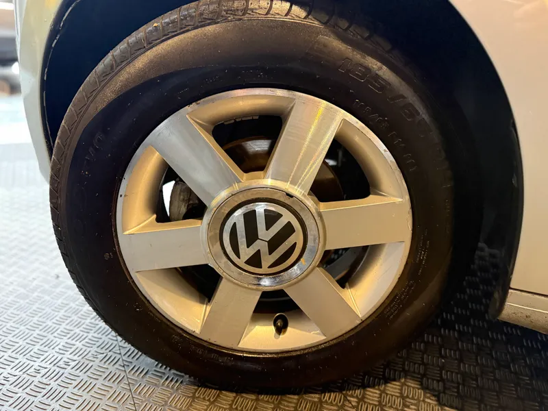 Volkswagen Up! Cinza