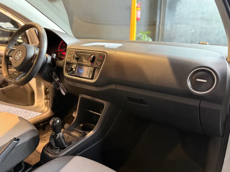 Volkswagen Up! Cinza